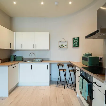 Modern One Bed By Arena