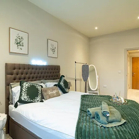Апартаменти Bright Urban Escape Near Victoria Gate Sleeps 4 Fast Wi-fi Лідс