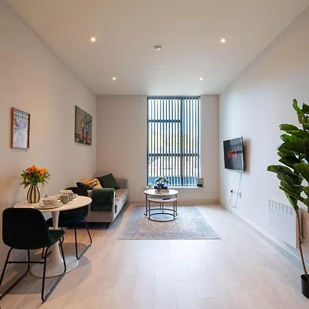 Relaxing 3 Bed Urban Getaway Sleeps 4 Central Leeds Free Wifi Apartment