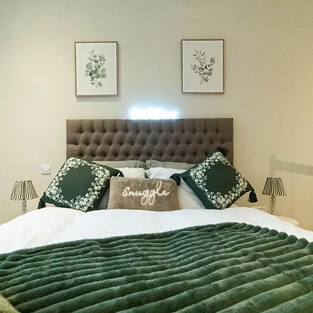 Relaxing 3 Bed Urban Getaway Sleeps 4 Central Leeds Free Wifi Apartment Leeds (West Yorkshire)
