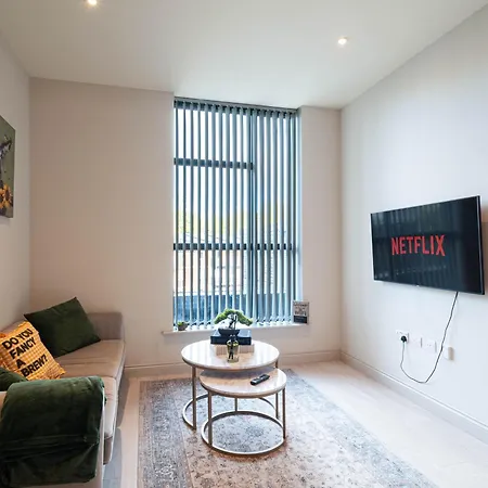 Relaxing 3 Bed Urban Getaway Sleeps 4 Central Leeds Free Wifi Apartment