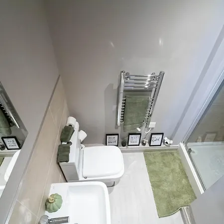 Relaxing 3 Bed Urban Getaway Sleeps 4 Central Leeds Free Wifi Leeds (West Yorkshire)