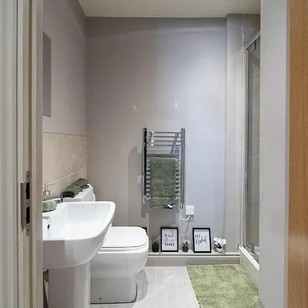 Apartment Relaxing 3 Bed Urban Getaway Sleeps 4 Central Leeds Free Wifi Leeds (West Yorkshire)