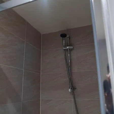 Apartment Relaxing 3 Bed Urban Getaway Sleeps 4 Central Leeds Free Wifi Leeds (West Yorkshire)
