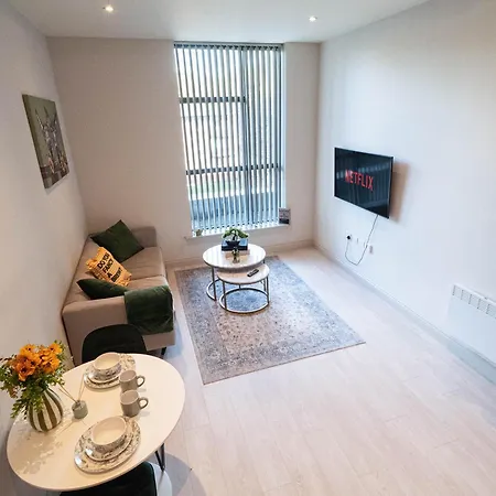 Bright Urban Escape Near Victoria Gate Sleeps 4 Fast Wi-fi Апартаменти *