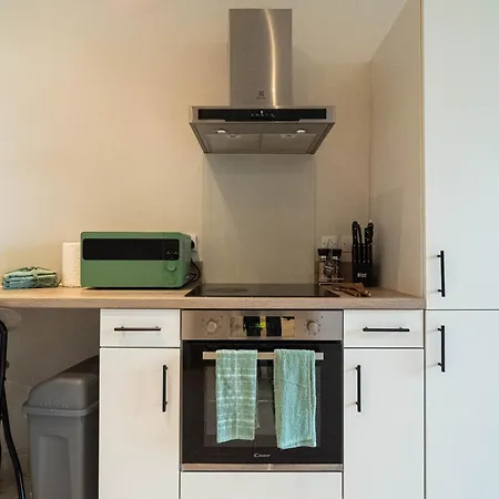 Bright Urban Escape Near Victoria Gate Sleeps 4 Fast Wi-fi *