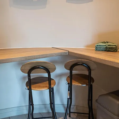 Bright Urban Escape Near Victoria Gate Sleeps 4 Fast Wi-fi Апартаменти Лідс
