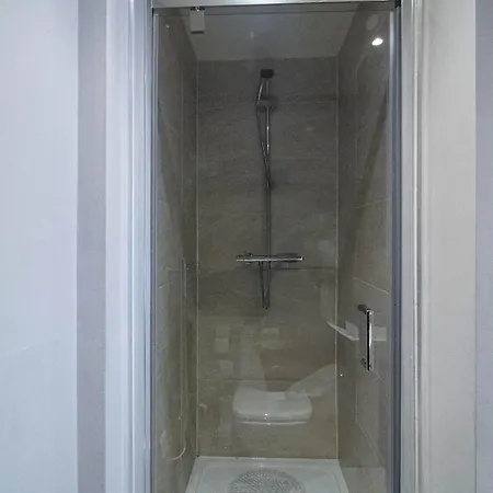 Modern One Bed By Arena